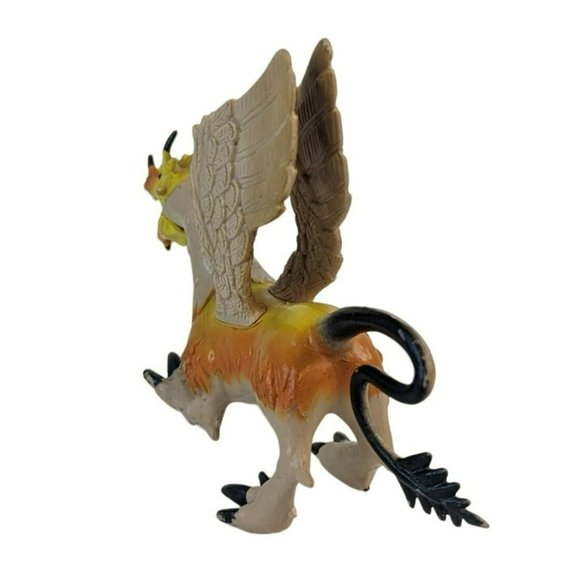 MB Wolverine Holding Fantasy Winged Dragon 6-Inch Action Figure Toy - Picture 4 of 5